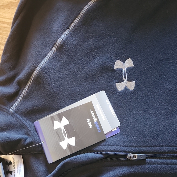 *NWT* Under Armour fleece top - Picture 4 of 10